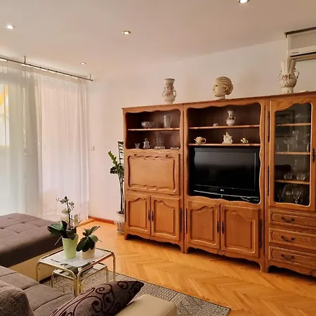 Maja Apartment *
